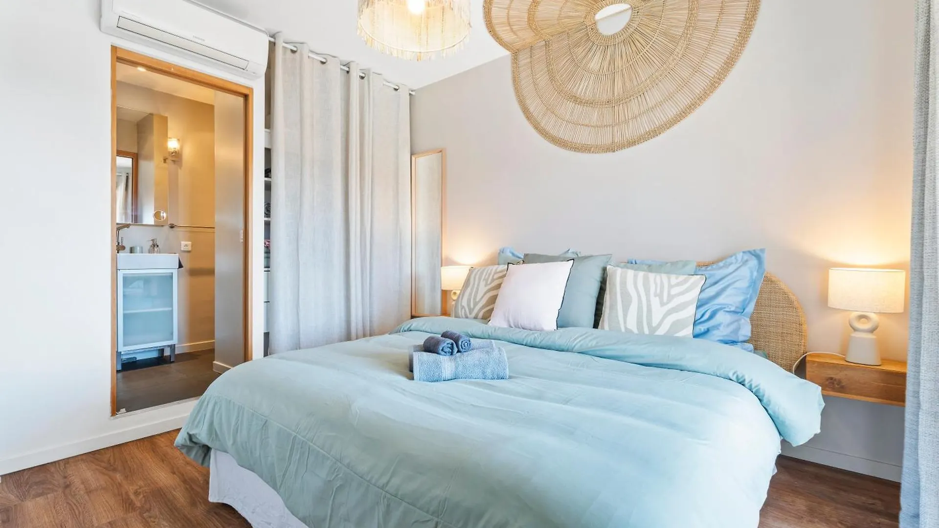 Nice Renting - Abbaye - Luxury Penthouse Sea View Pool Tennis Parking 0*,  Frankrijk